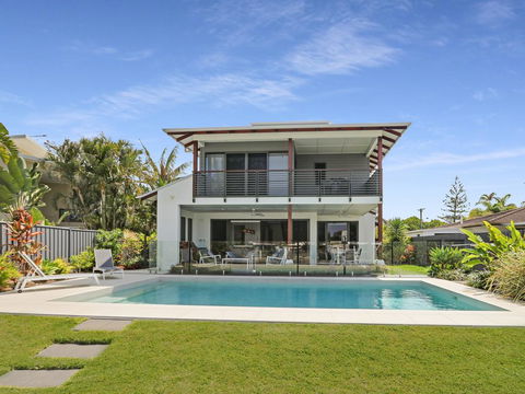 WATERFRONT HOME BORDERING MOOLOOLABA - Accommodation Brunswick Heads 0