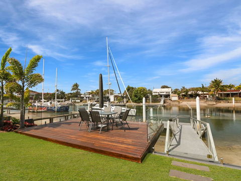 WATERFRONT HOME BORDERING MOOLOOLABA - Accommodation Brunswick Heads 1
