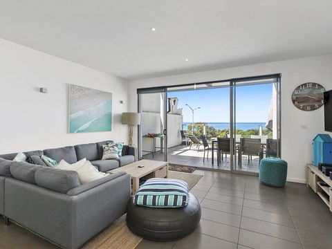 WATERFRONT SEVEN - In The Heart Of Lorne - Accommodation Brunswick Heads 0