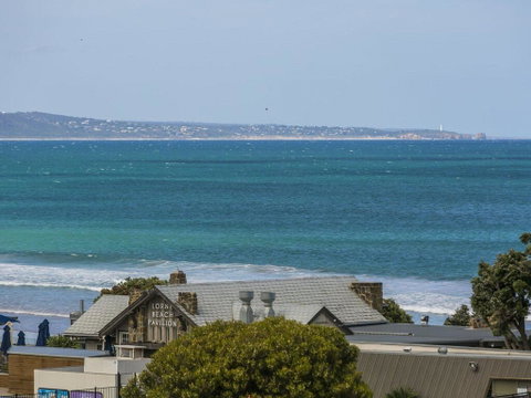 WATERFRONT THREE- In The Heart Of Lorne - Accommodation Brunswick Heads 3