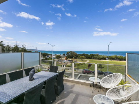 WATERFRONT THREE- In The Heart Of Lorne - Accommodation Brunswick Heads 0