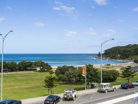 WATERFRONT THREE- In The Heart Of Lorne - Accommodation Brunswick Heads 2