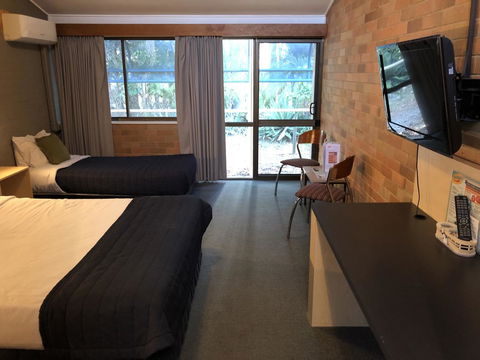 Bribie Island Hotel - Accommodation Brunswick Heads 2