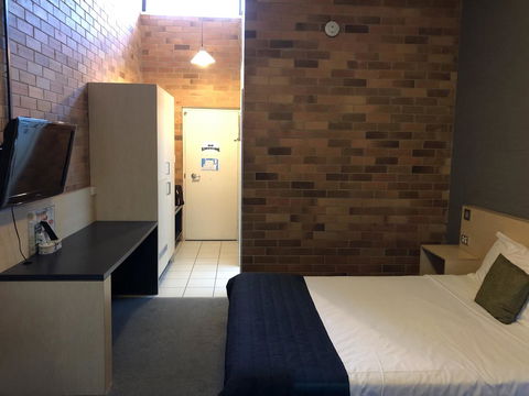 Bribie Island Hotel - Accommodation Brunswick Heads 3
