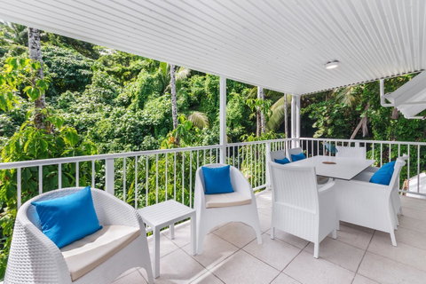 By The Sea Port Douglas - Accommodation Brunswick Heads 7