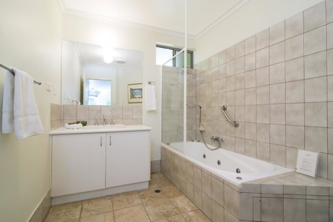 The Port Douglas Queenslander - Accommodation Brunswick Heads 13