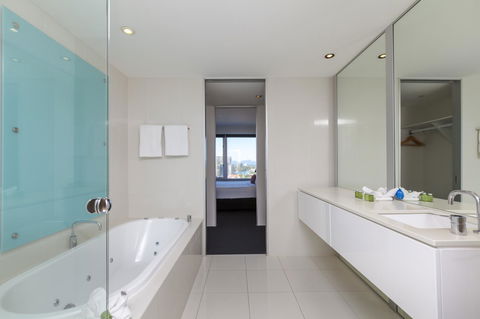 Q1 Resort & Spa - Official - Accommodation Brunswick Heads 1