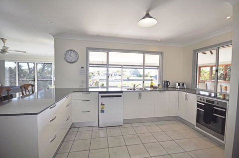 Bribie Island Canal Holiday Destination! - Accommodation Brunswick Heads 5