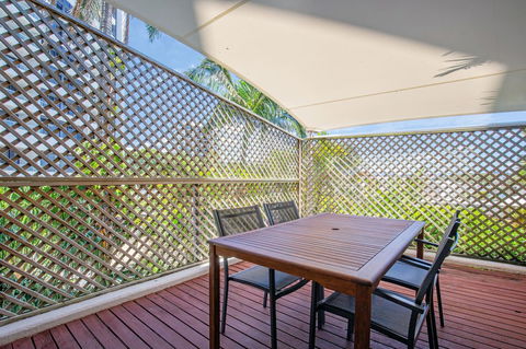 Tiki Hotel Apartments Surfers Paradise - Accommodation Brunswick Heads 10