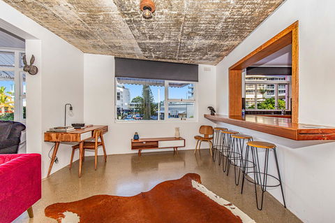 The Pink Hotel Coolangatta - Accommodation Brunswick Heads 5