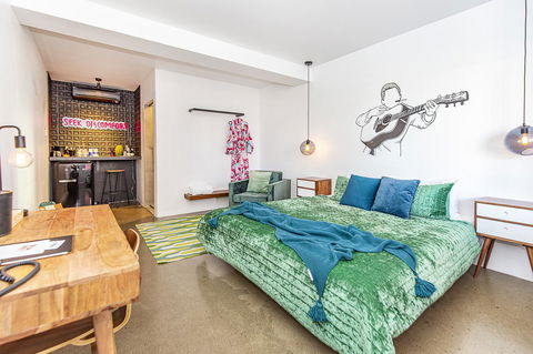 The Pink Hotel Coolangatta - Accommodation Brunswick Heads 27