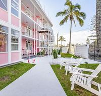 The Pink Hotel Coolangatta - Accommodation Brunswick Heads