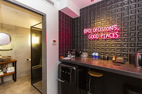 The Pink Hotel Coolangatta - Accommodation Brunswick Heads 15