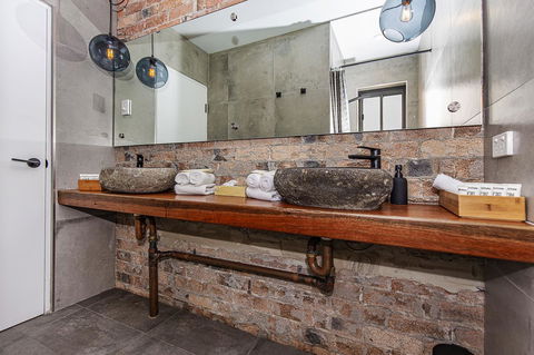 The Pink Hotel Coolangatta - Accommodation Brunswick Heads 9