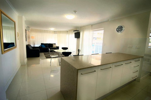 Grosvenor Beachfront Apartments Surfers Paradise - Accommodation Brunswick Heads 3