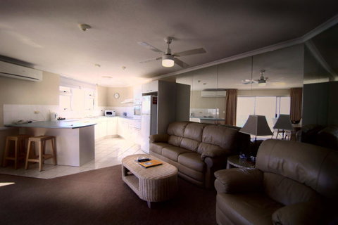 Grosvenor Beachfront Apartments Surfers Paradise - Accommodation Brunswick Heads 9