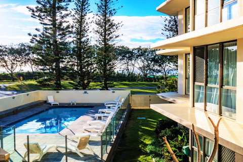 Seacrest Beachfront Apartments Surfers Paradise - Accommodation Brunswick Heads 40
