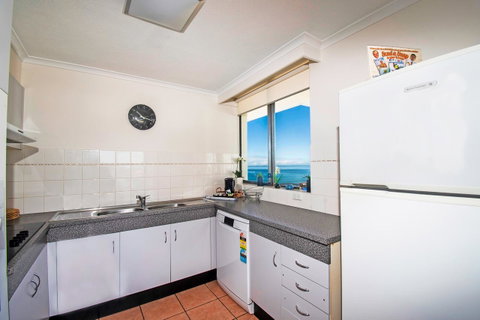 Seacrest Beachfront Apartments Surfers Paradise - Accommodation Brunswick Heads 7