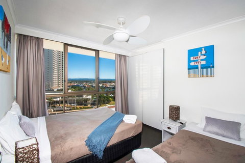 Seacrest Beachfront Apartments Surfers Paradise - Accommodation Brunswick Heads 3
