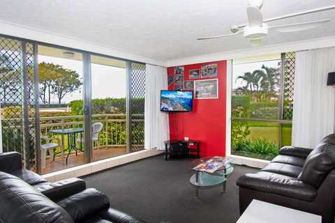 Seacrest Beachfront Apartments Surfers Paradise - Accommodation Brunswick Heads 9