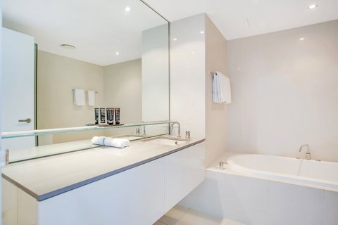 Mantra Circle On Cavill - Accommodation Brunswick Heads 37