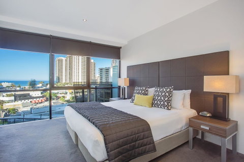 Mantra Circle On Cavill - Accommodation Brunswick Heads 25