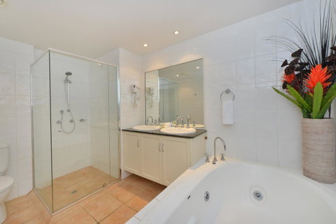 Cayman Villas Port Douglas - Accommodation Brunswick Heads 25