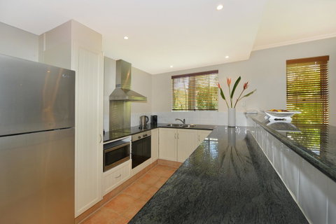 Cayman Villas Port Douglas - Accommodation Brunswick Heads 40
