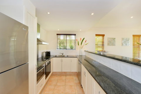 Cayman Villas Port Douglas - Accommodation Brunswick Heads 42