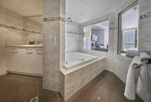 Novotel Surfers Paradise - Accommodation Brunswick Heads 10