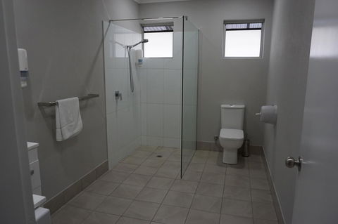 YAL Cairns - A Motel That Makes A Difference - Accommodation Brunswick Heads 2