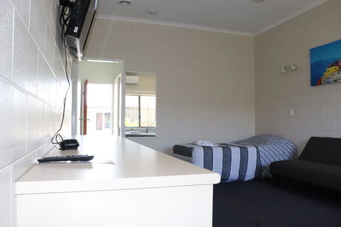 YAL Cairns - A Motel That Makes A Difference - Accommodation Brunswick Heads 8