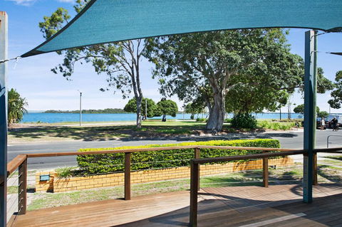 Wheelchair Friendly With Water Views - Welsby Pde, Bongaree - Accommodation Brunswick Heads 3