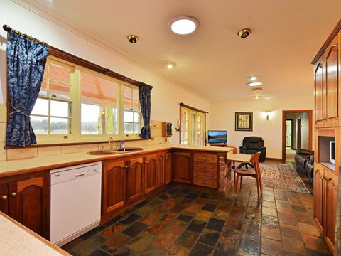 Wine Country Homestead 4-6br House - Accommodation Brunswick Heads 2