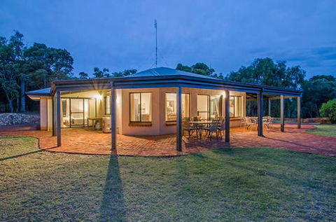 Yallingup Pet Friendly Bush Retreat - Accommodation Brunswick Heads 0