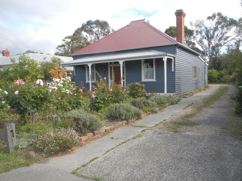 Yarram Cottage: Art And Accommodation - Accommodation Brunswick Heads 1