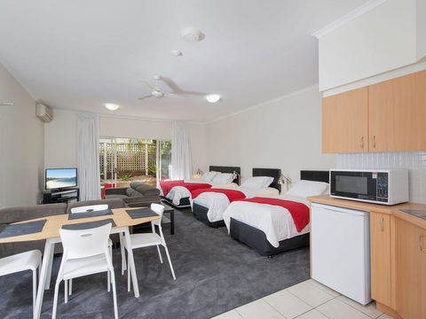 Zenith Studio, Unit 4/10 Messines Street - Accommodation Brunswick Heads 3