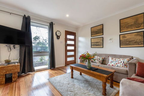 Spacious Bungalow5min Walk To Station5min To Box HillWiFiParking - Accommodation Brunswick Heads 1