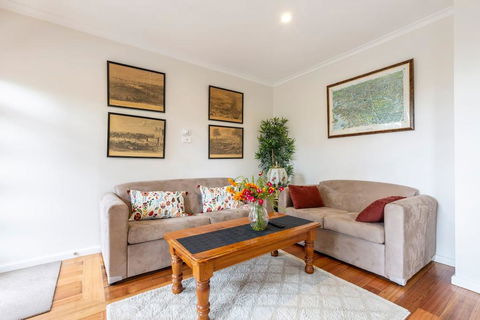 Spacious Bungalow5min Walk To Station5min To Box HillWiFiParking - Accommodation Brunswick Heads 2