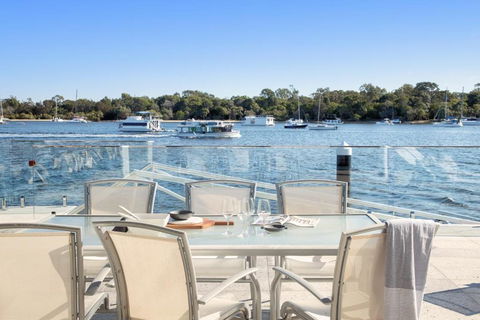 Affordable Riverfront, Pool, Private Pontoon - Accommodation Brunswick Heads 2