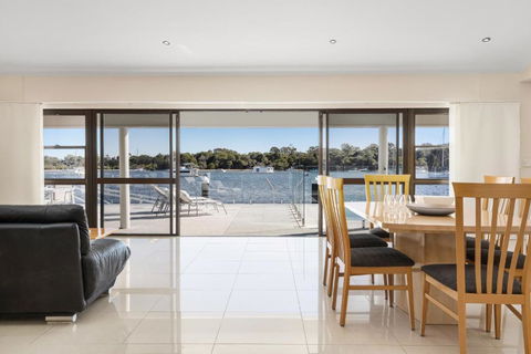 Affordable Riverfront, Pool, Private Pontoon - Accommodation Brunswick Heads 4