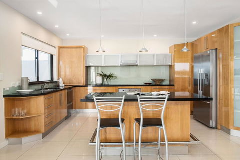 Affordable Riverfront, Pool, Private Pontoon - Accommodation Brunswick Heads 3