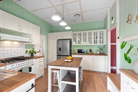A Colourful Life 4Bed-2Bath-1Car - Queenslander - Accommodation Brunswick Heads 2