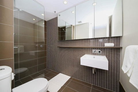 A Comfy Albert Park Apt Next To Grand Prix Circuit - Accommodation Brunswick Heads 4