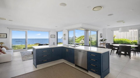 Absolute Beachfront On Stunning Pearl Beach - Accommodation Brunswick Heads 2