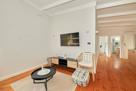 Adorable Beach Shack In The Heart Of Aireys Inlet - Accommodation Brunswick Heads 4
