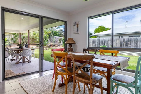 Agnes Retreat - 4 BR - 2 Min Walk To Beach - Accommodation Brunswick Heads 4