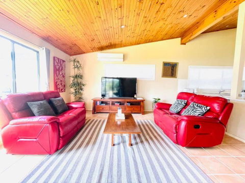 Aircabin - Tuggerawong - Lake Front - 3 Beds House - Accommodation Brunswick Heads 2