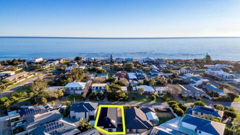 Aldinga Beach Experience - C21 SouthCoast Holidays - Accommodation Brunswick Heads 1