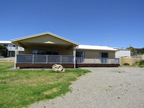All Decked Out In Turton - Accommodation Brunswick Heads 0